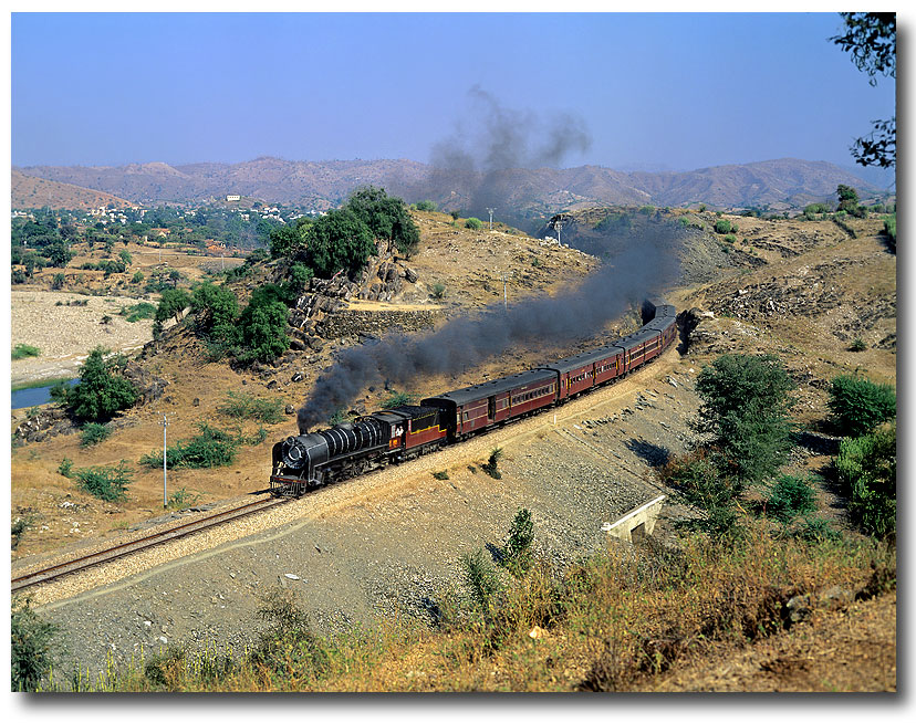 Passenger 85 in tipical Rajastan landscape south of Zawar.