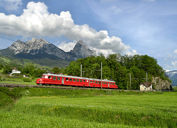 Churchill RAe 4/8 vor den Mythen bei Steinen, Gotthardbahn